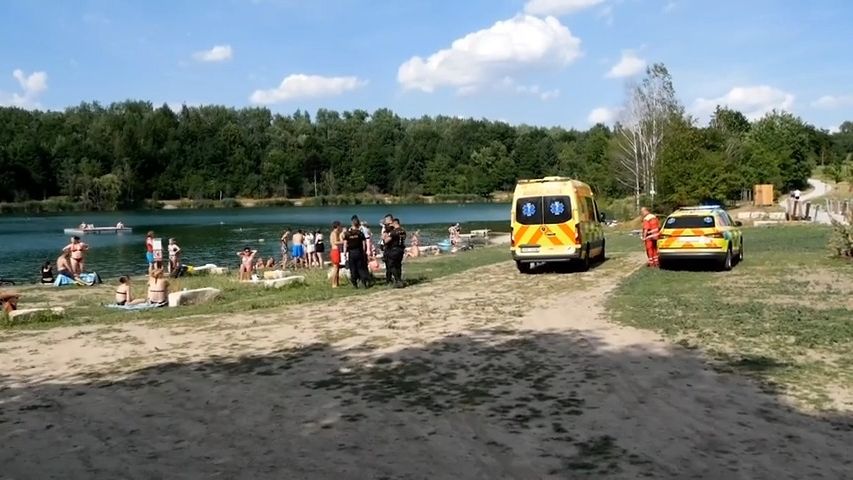 V opavském Stříbrném jezeře se topil 15letý chlapec